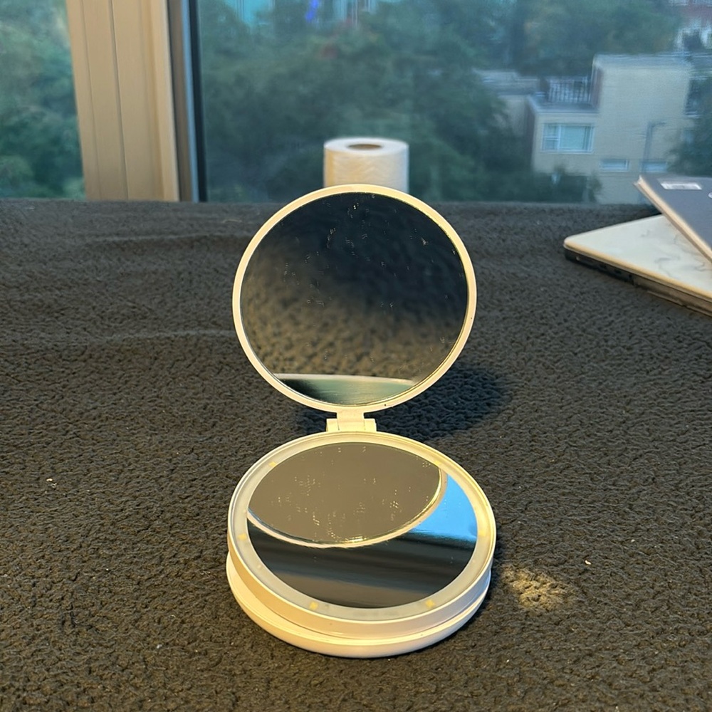 GloTech Compact Mirror